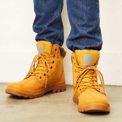 ミリタリーテイストあふれる防水ブーツ