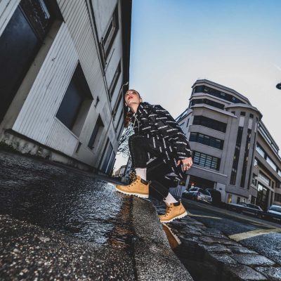 防水レザーに軽量ミッドタイプモデルが登場